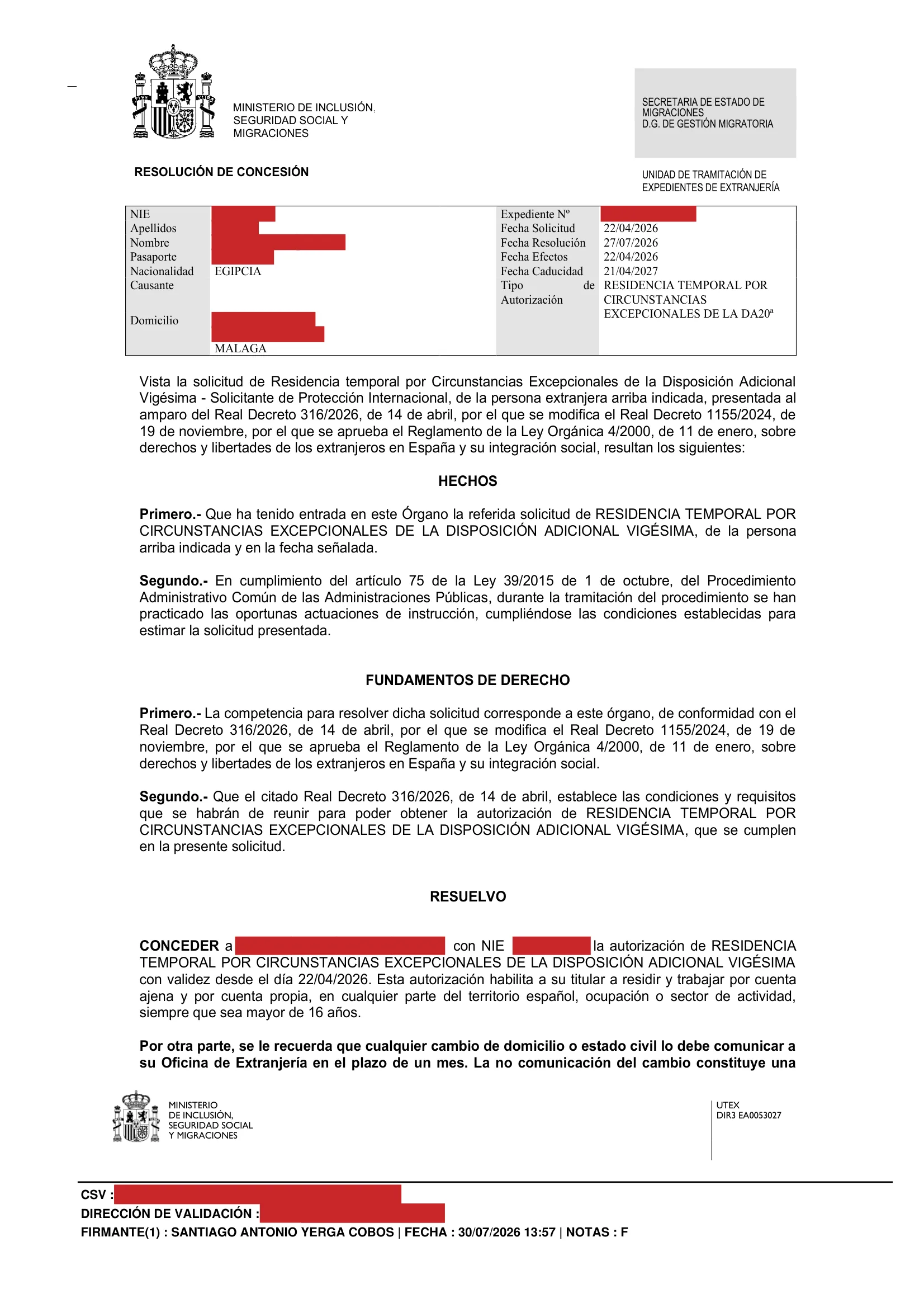 Primera página de la resolución, con los datos personales tapados — 1