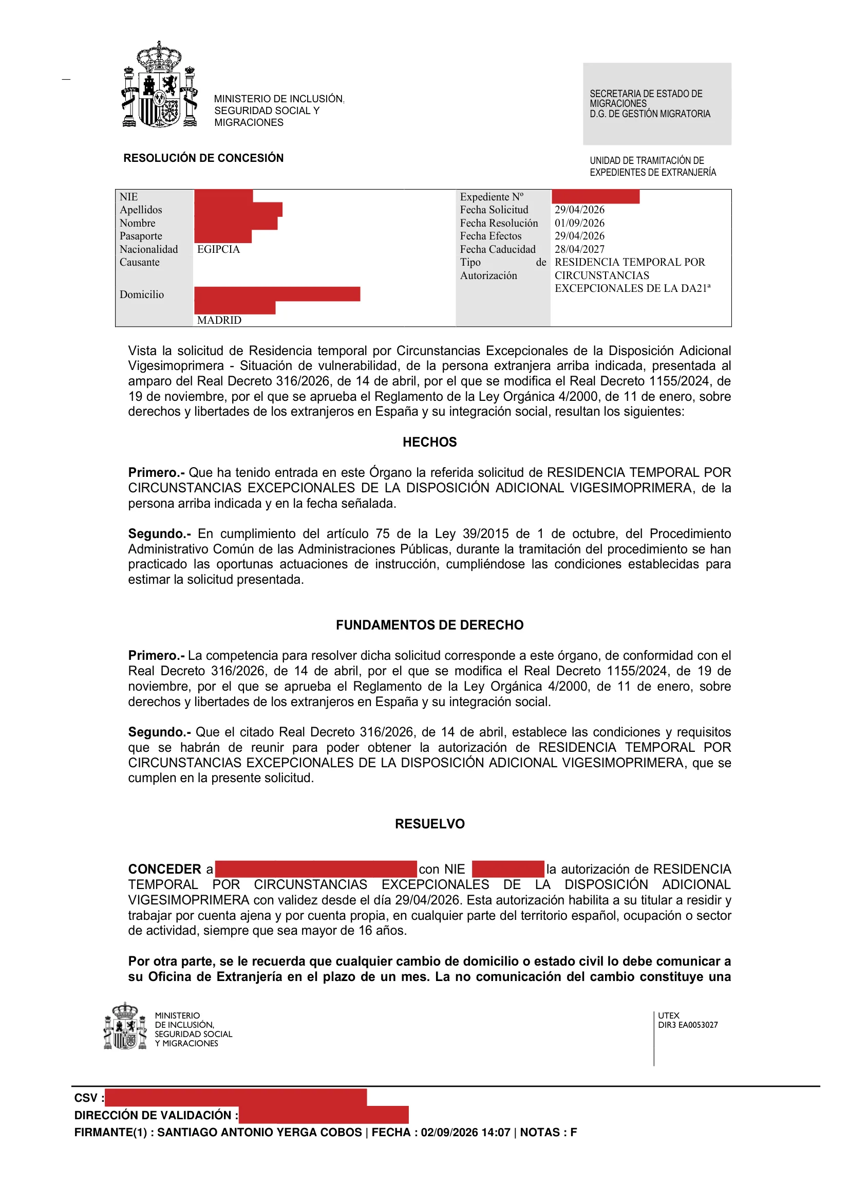 Primera página de la resolución, con los datos personales tapados — 1