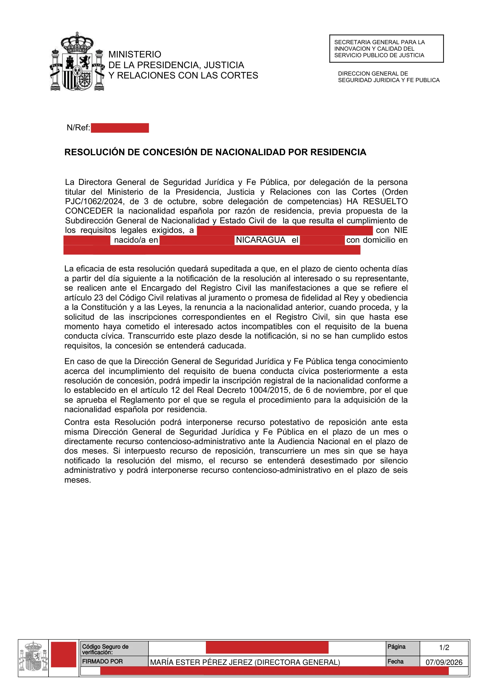 Primera página de la resolución, con los datos personales tapados — 1