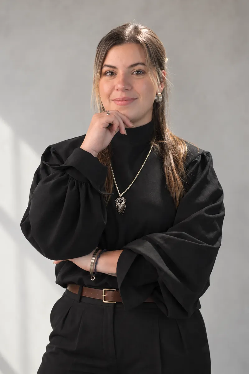 Micaela Belén Rossi, retrato con jersey negro